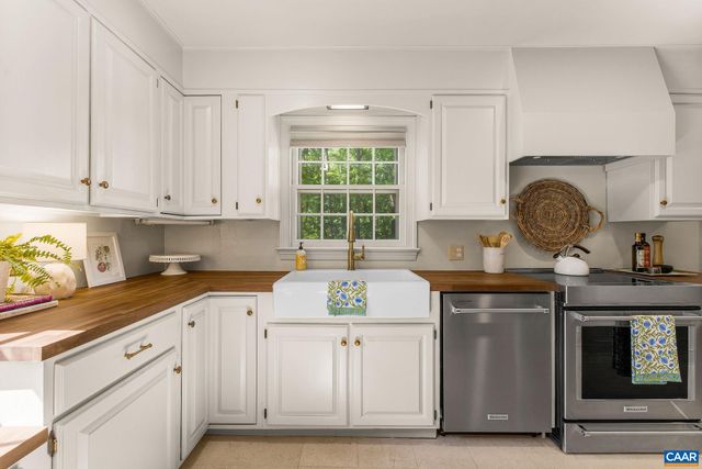 102 MEADOWBROOK CT, Charlottesville, VA 22901