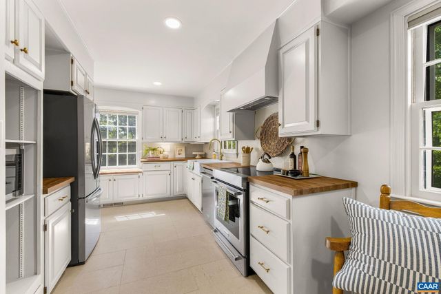 102 MEADOWBROOK CT, Charlottesville, VA 22901