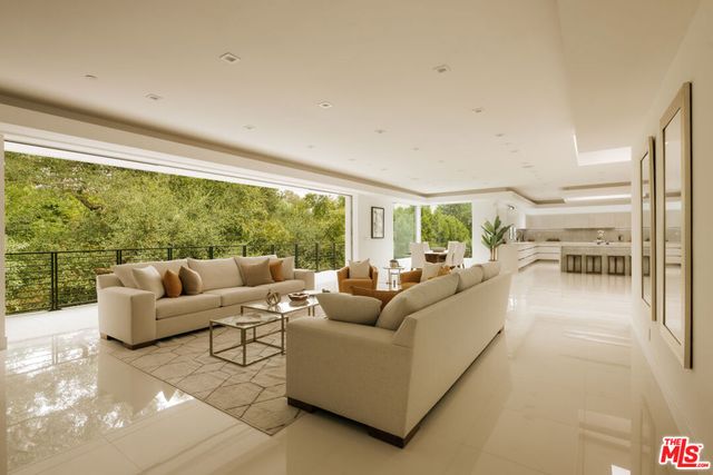 1124 Summit Drive, Beverly Hills, CA 90210