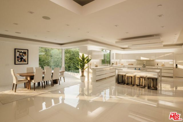 1124 Summit Drive, Beverly Hills, CA 90210