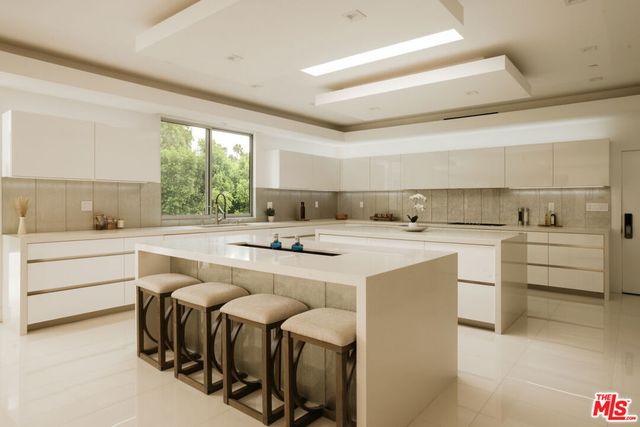 1124 Summit Drive, Beverly Hills, CA 90210