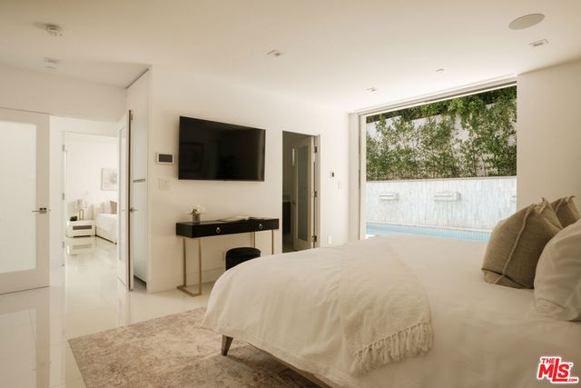1124 Summit Drive, Beverly Hills, CA 90210