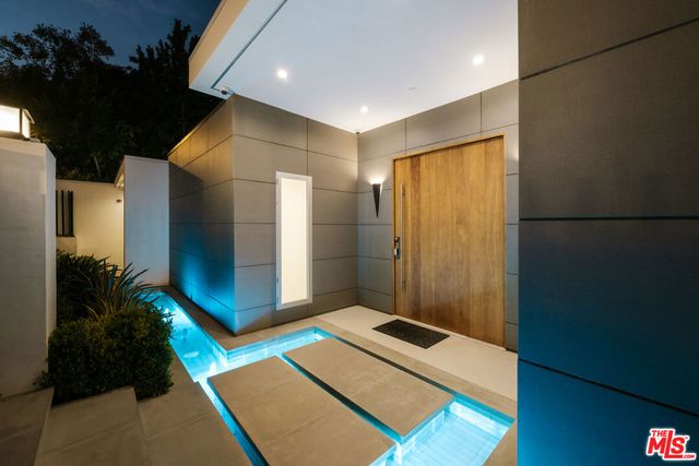 1124 Summit Drive, Beverly Hills, CA 90210