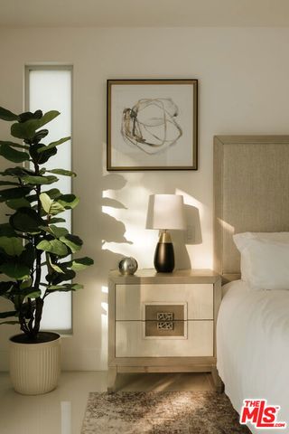 1124 Summit Drive, Beverly Hills, CA 90210