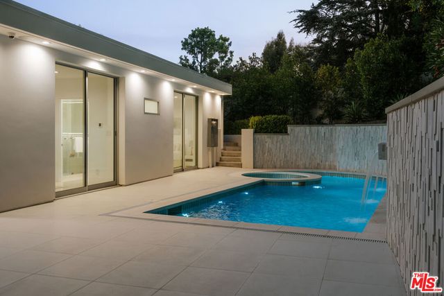 1124 Summit Drive, Beverly Hills, CA 90210