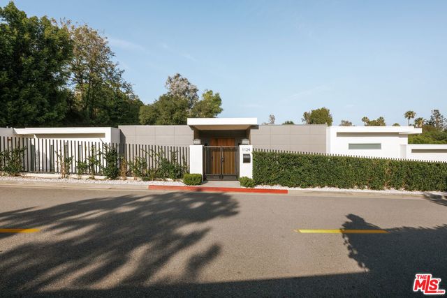 1124 Summit Drive, Beverly Hills, CA 90210