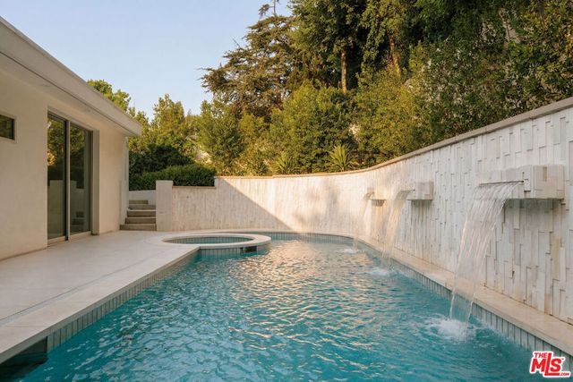 1124 Summit Drive, Beverly Hills, CA 90210