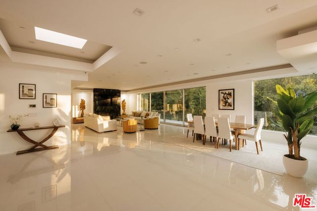 1124 Summit Drive, Beverly Hills, CA 90210
