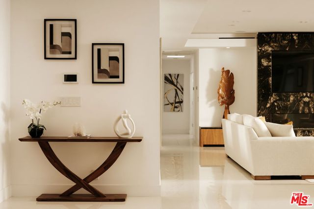 1124 Summit Drive, Beverly Hills, CA 90210