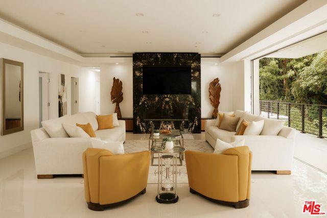 1124 Summit Drive, Beverly Hills, CA 90210