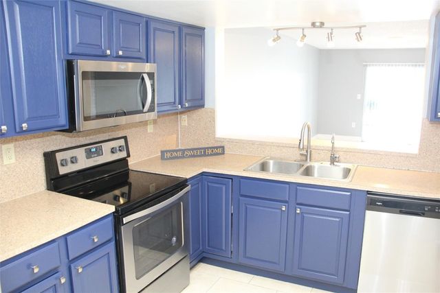 231 SW 113th Way 231, Pembroke Pines, FL 33025