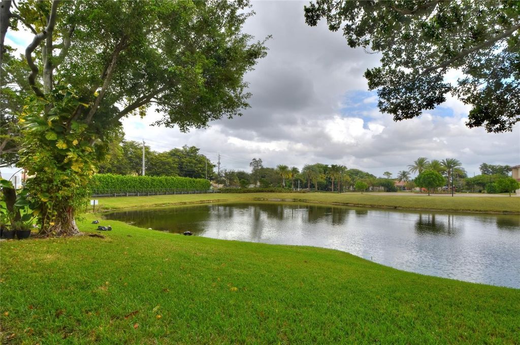 231 SW 113th Way 231, Pembroke Pines, FL 33025