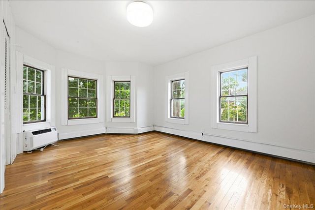 42 Chestnut Street, Glen Cove, NY 11542