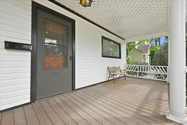 42 Chestnut Street, Glen Cove, NY 11542