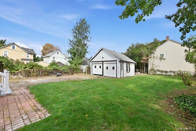 42 Chestnut Street, Glen Cove, NY 11542