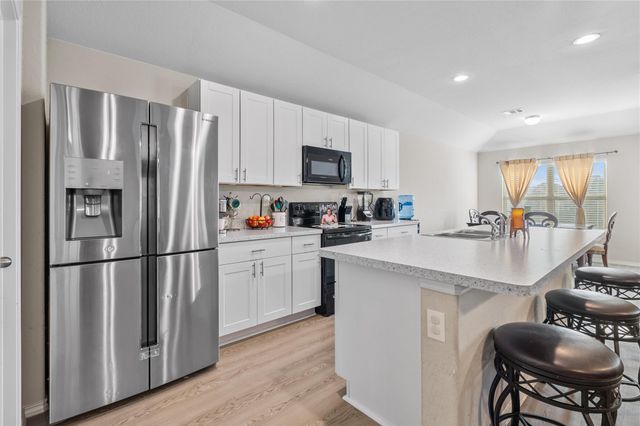 634 W Fairway Lake Drive, Alvin, TX 77511