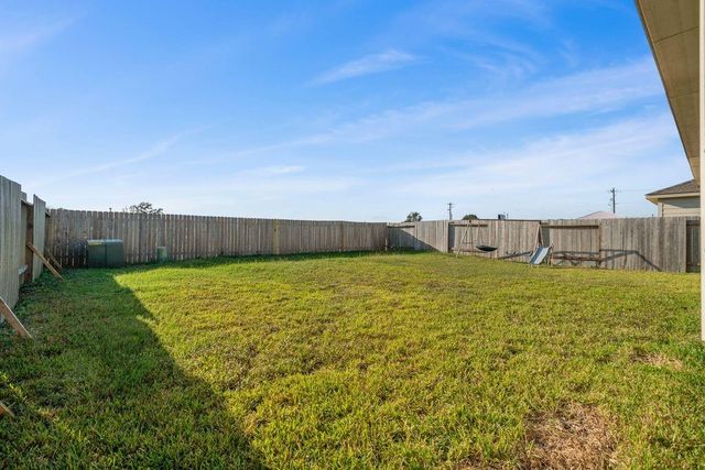 634 W Fairway Lake Drive, Alvin, TX 77511