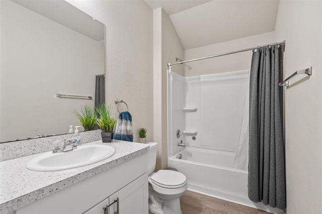 634 W Fairway Lake Drive, Alvin, TX 77511