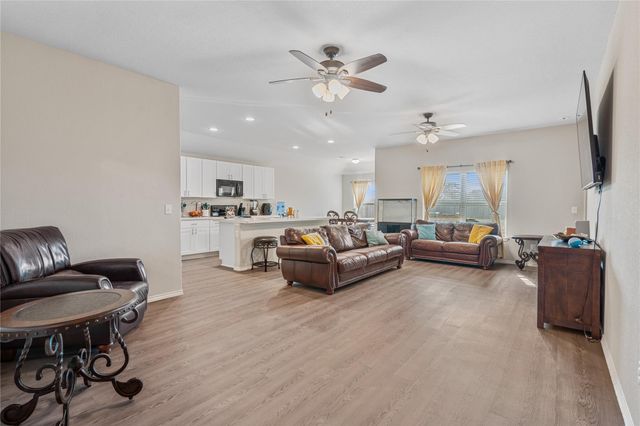 634 W Fairway Lake Drive, Alvin, TX 77511