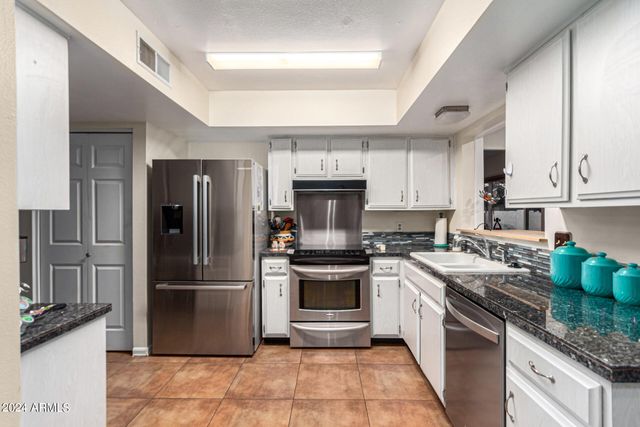 25629 S ONTARIO Drive, Sun Lakes, AZ 85248