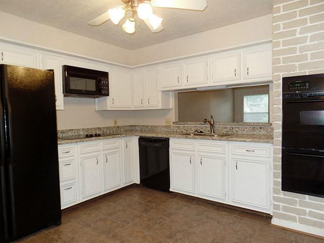 8110 Amurwood Drive, Tomball, TX 77375