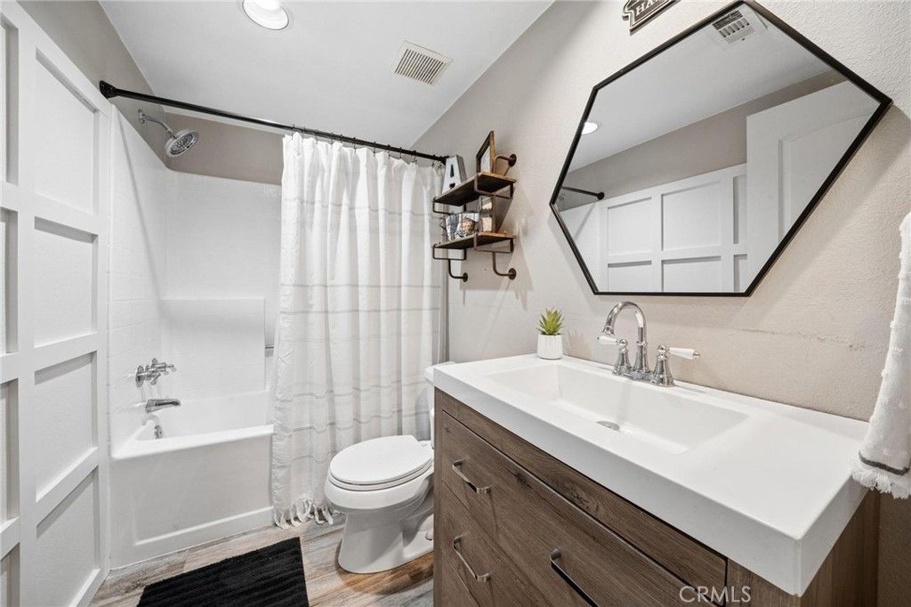 Image 19 of property listing at 22911 Banyan Place 244, Saugus, CA 91390