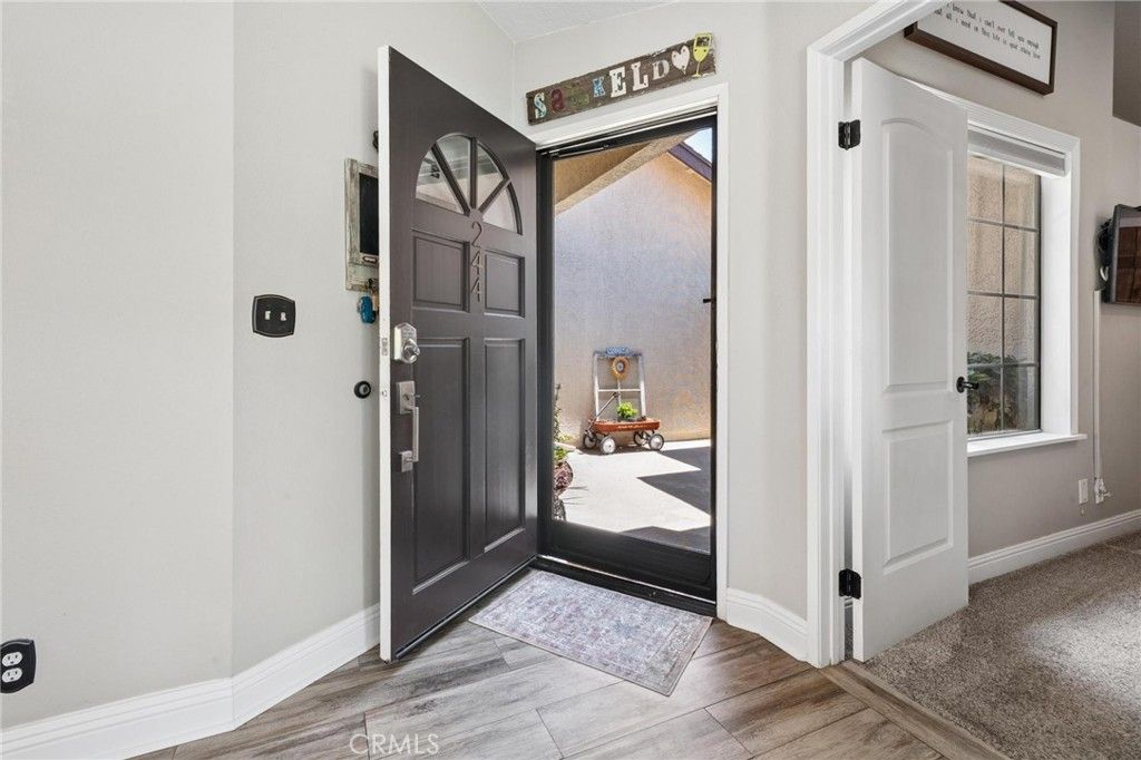 Image 4 of property listing at 22911 Banyan Place 244, Saugus, CA 91390