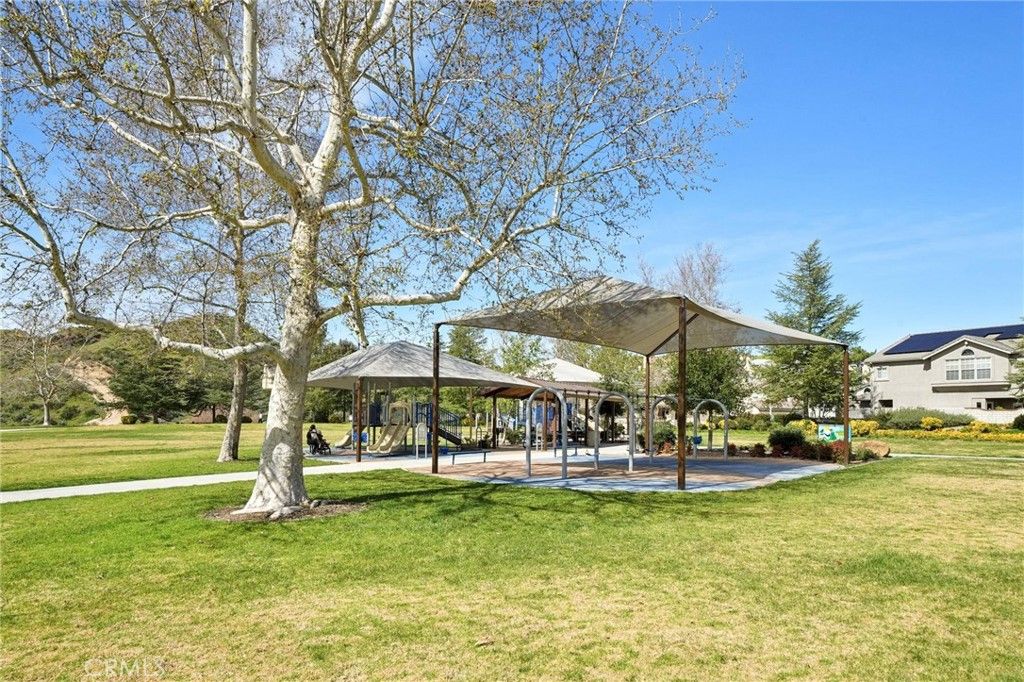 Image 41 of property listing at 22911 Banyan Place 244, Saugus, CA 91390