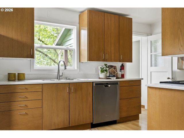 1316 Sw TAYLORS FERRY Ct, Portland, OR 97219