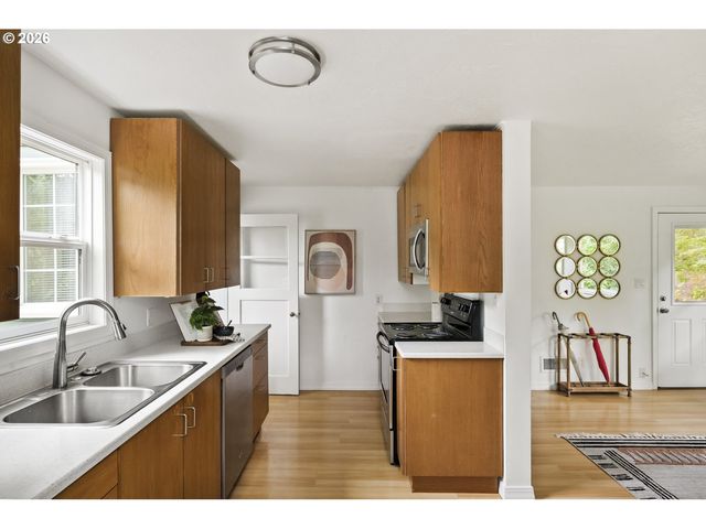 1316 Sw TAYLORS FERRY Ct, Portland, OR 97219