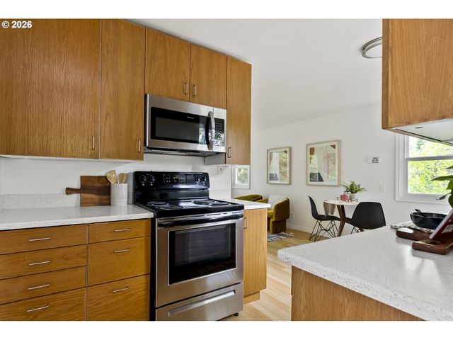 1316 Sw TAYLORS FERRY Ct, Portland, OR 97219