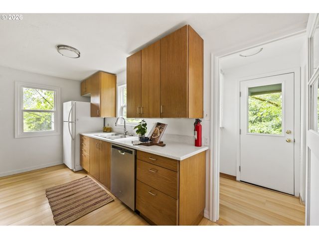 1316 Sw TAYLORS FERRY Ct, Portland, OR 97219