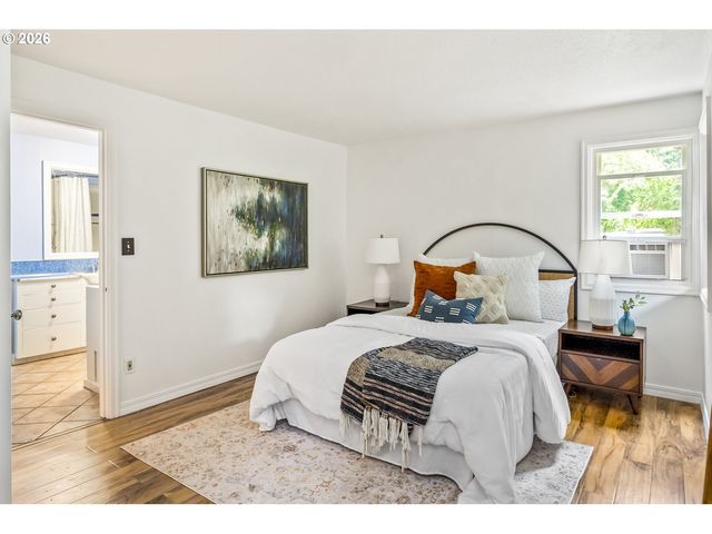 1316 Sw TAYLORS FERRY Ct, Portland, OR 97219