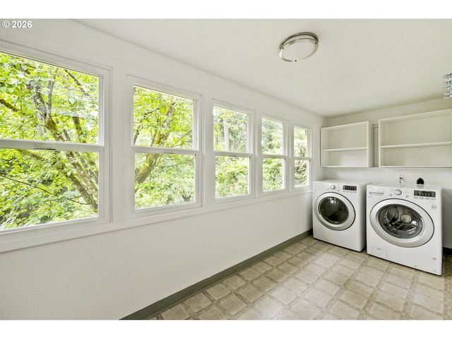 1316 Sw TAYLORS FERRY Ct, Portland, OR 97219