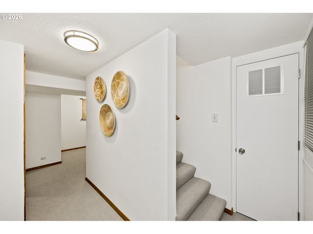 1316 Sw TAYLORS FERRY Ct, Portland, OR 97219