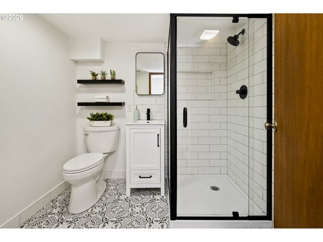 1316 Sw TAYLORS FERRY Ct, Portland, OR 97219