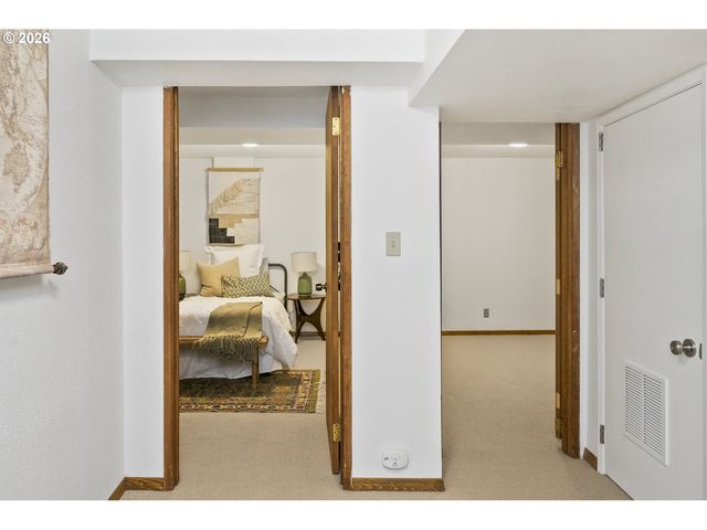 1316 Sw TAYLORS FERRY Ct, Portland, OR 97219
