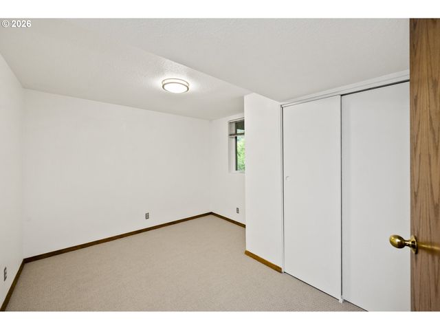 1316 Sw TAYLORS FERRY Ct, Portland, OR 97219