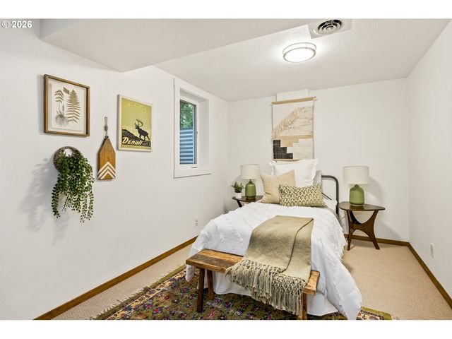 1316 Sw TAYLORS FERRY Ct, Portland, OR 97219