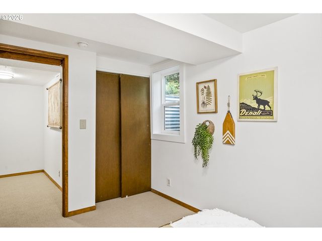 1316 Sw TAYLORS FERRY Ct, Portland, OR 97219