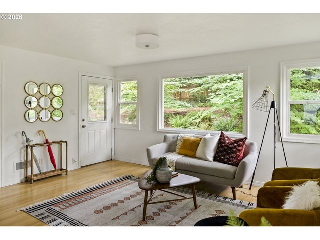 1316 Sw TAYLORS FERRY Ct, Portland, OR 97219