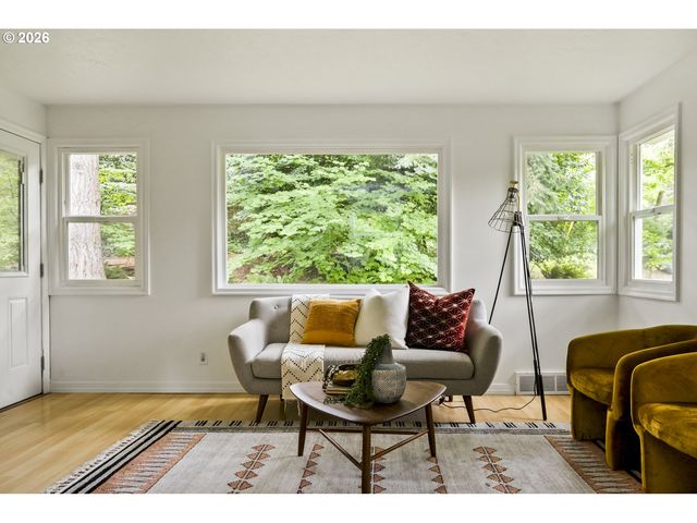 1316 Sw TAYLORS FERRY Ct, Portland, OR 97219