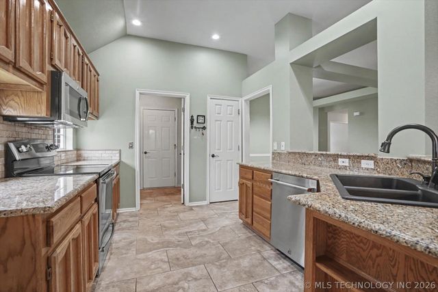 2440 S Redwood Avenue, Broken Arrow, OK 74012