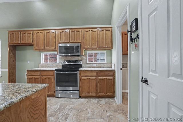 2440 S Redwood Avenue, Broken Arrow, OK 74012
