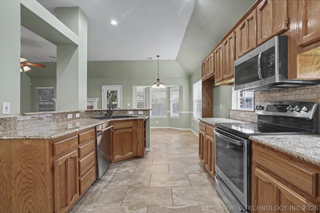 2440 S Redwood Avenue, Broken Arrow, OK 74012