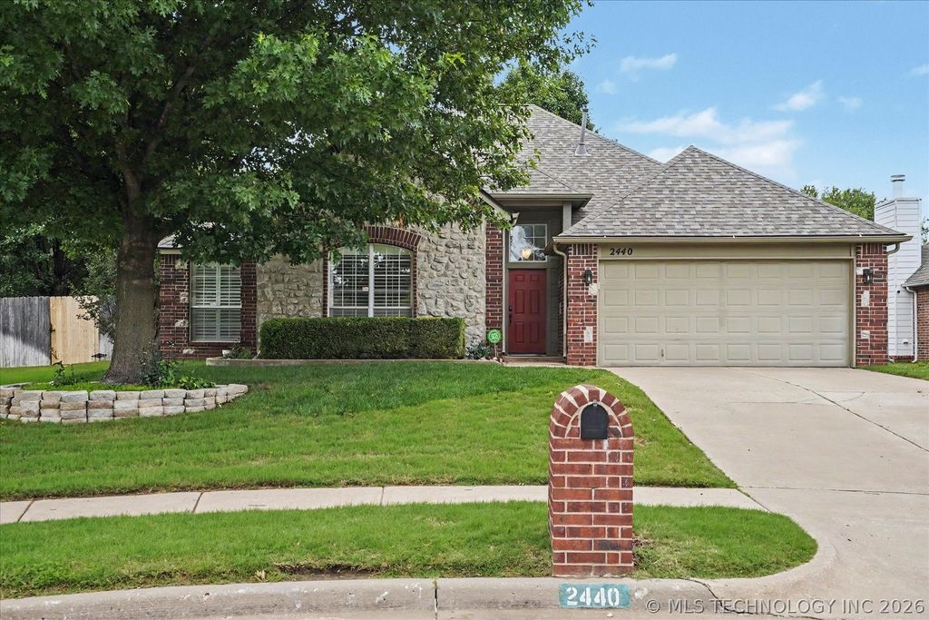 2440 S Redwood Avenue, Broken Arrow, OK 74012