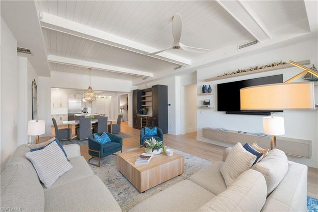 875 6th AVE S 304, Naples, FL 34102