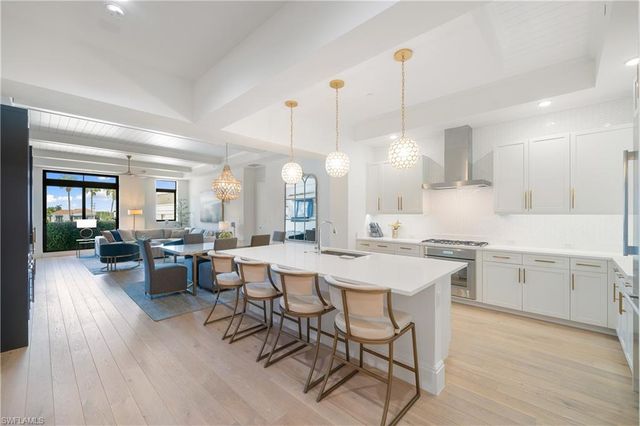 875 6th AVE S 304, Naples, FL 34102