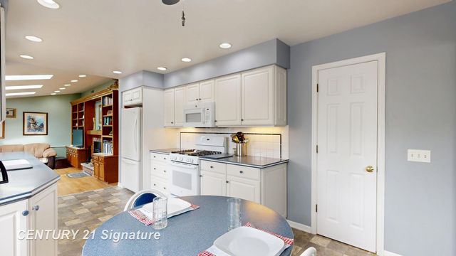 1226 Clearview Drive, Flushing, MI 48433