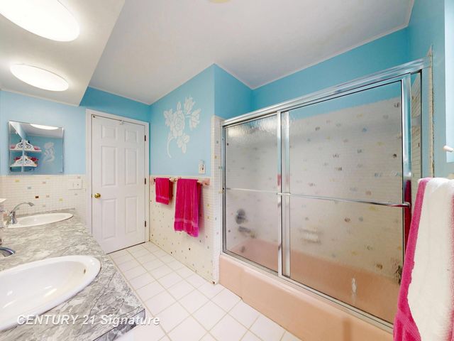 1226 Clearview Drive, Flushing, MI 48433